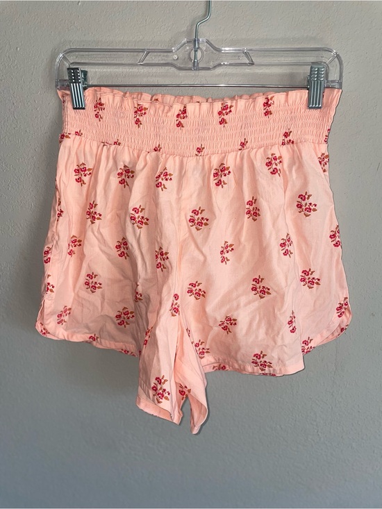 Old Navy Pants - Old Navy Peach Floral Smocked Waist Shorts